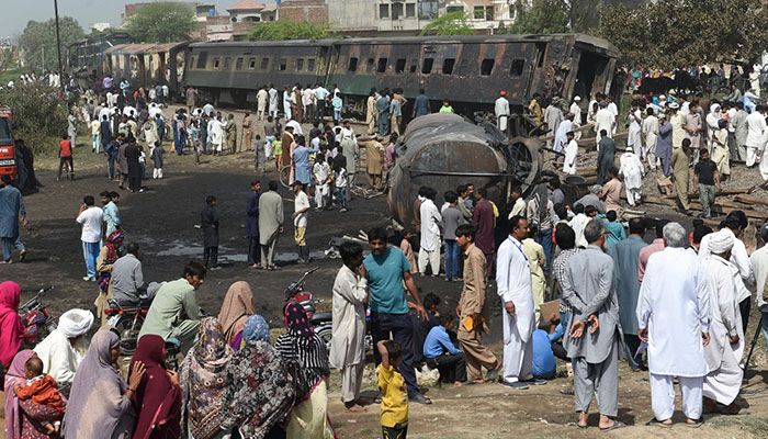 At least 22 killed, 65 injured in Karachi train collision