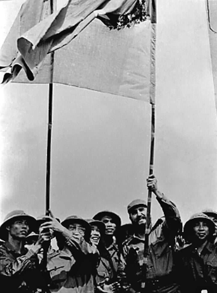 Fidel Castro visits the liberated areas in South Vietnam, October 1973.