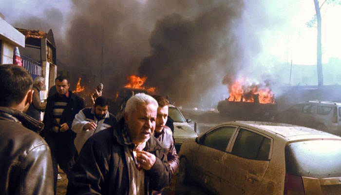 Crowd gathers after car bomb attack in Azaz&mdash;AFP photo