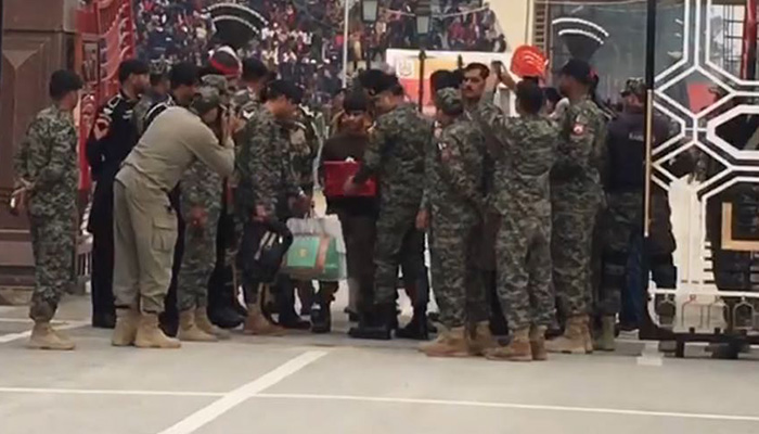 Pakistan returns Indian soldier as goodwill gesture