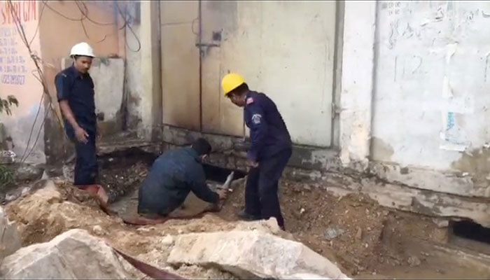 Workers at Hadi Market apartment building