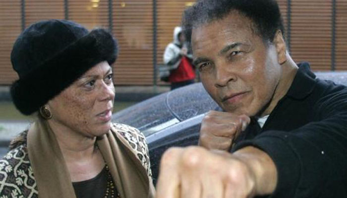 Muhammad Ali and his wife Lonnie arrive at a hotel in Berlin, December 2005