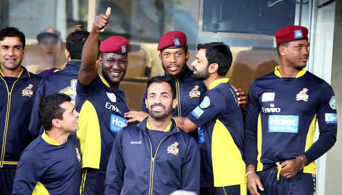Darren Sammy posing with his Zalmi team-mates