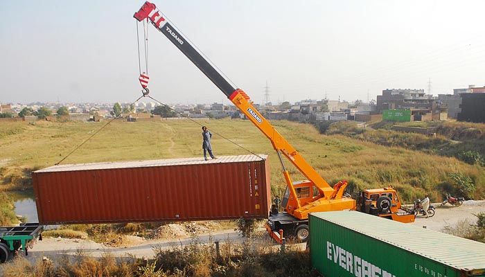 Crane machine being used to place containers to block link road along Motorway-1 to stop PTI activists from entering Islamabad ahead of the party’s Nov 2 protest in the federal capital city- Photo Online 