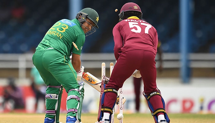 Shadab bags four as Pakistan clinch victory in last over thriller