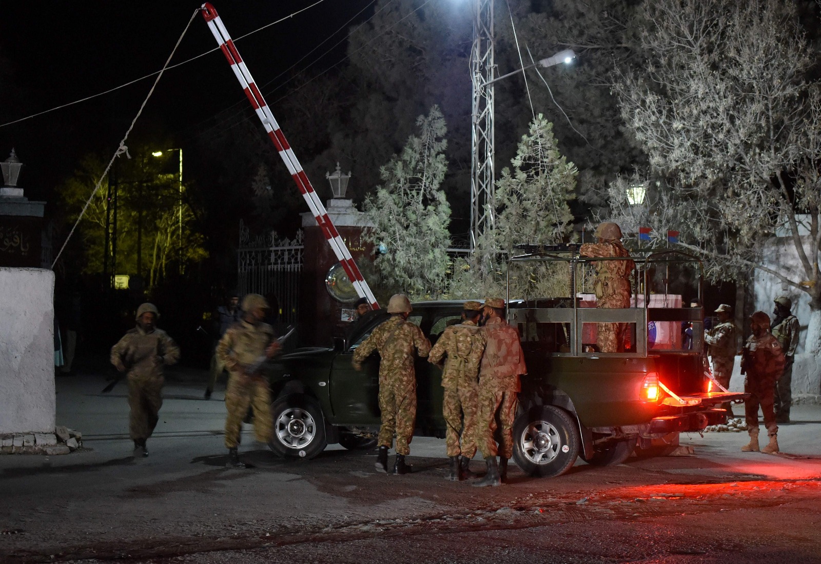 Pakistani army soldiers arrive at the Balochistan Police Training College in Quetta on October 24, 2016.