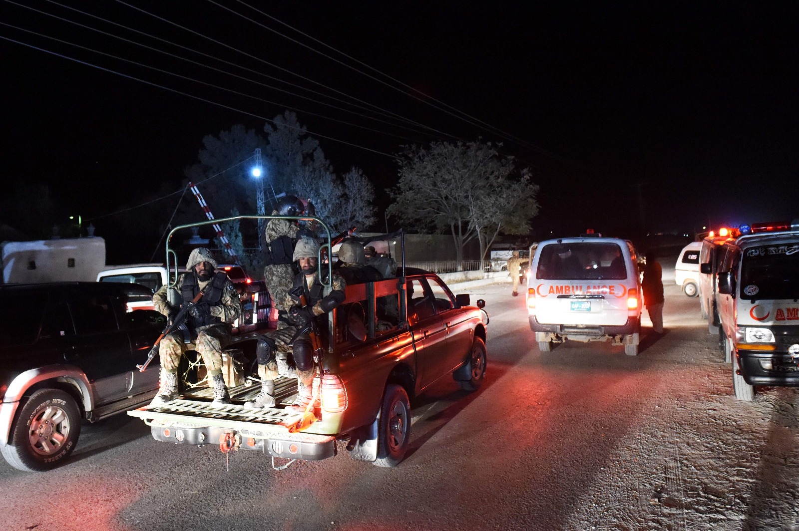 Pakistani army soldiers arrive at the Balochistan Police Training College in Quetta on October 24, 2016 after militants attacked the police academy.