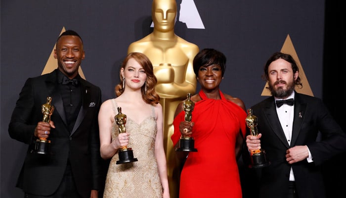 (L-R) Best Supporting Actor Mahershala Ali, Best Actress Emma Stone, Best Supporting Actress Viola Davis, and Best Actor Casey Affleck hold their Oscars. Hollywood, California, US. 26/02/17. REUTERS/Lucas Jackson
