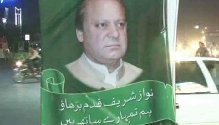 Pro-Nawaz banners appear in Lahore ahead of Panama case verdict