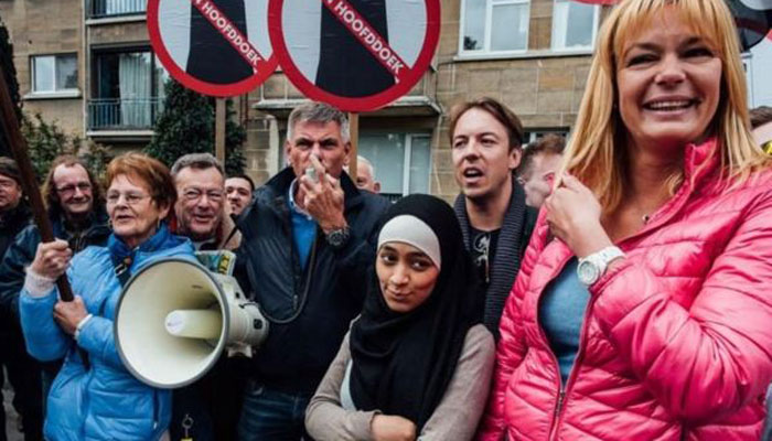 Selfies of Hijab-clad girl with Anti-Islam protesters go viral