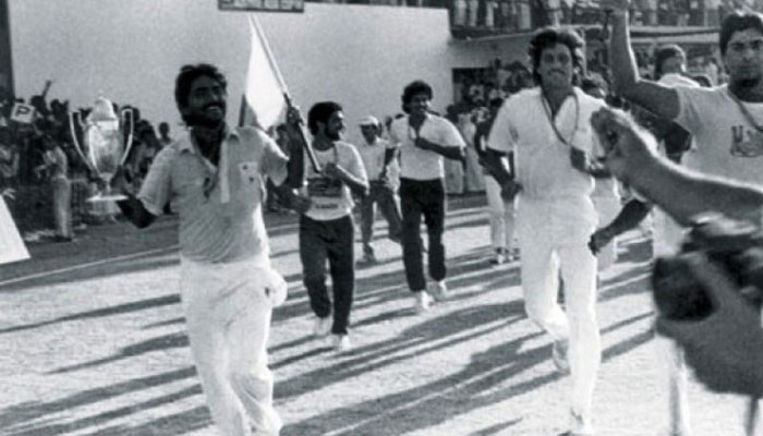 Javed Miandad and teammates celebrate after winning the final against India/ESPNcricinfo 