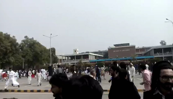 18 injured as IJT activists attack Punjab University cultural show