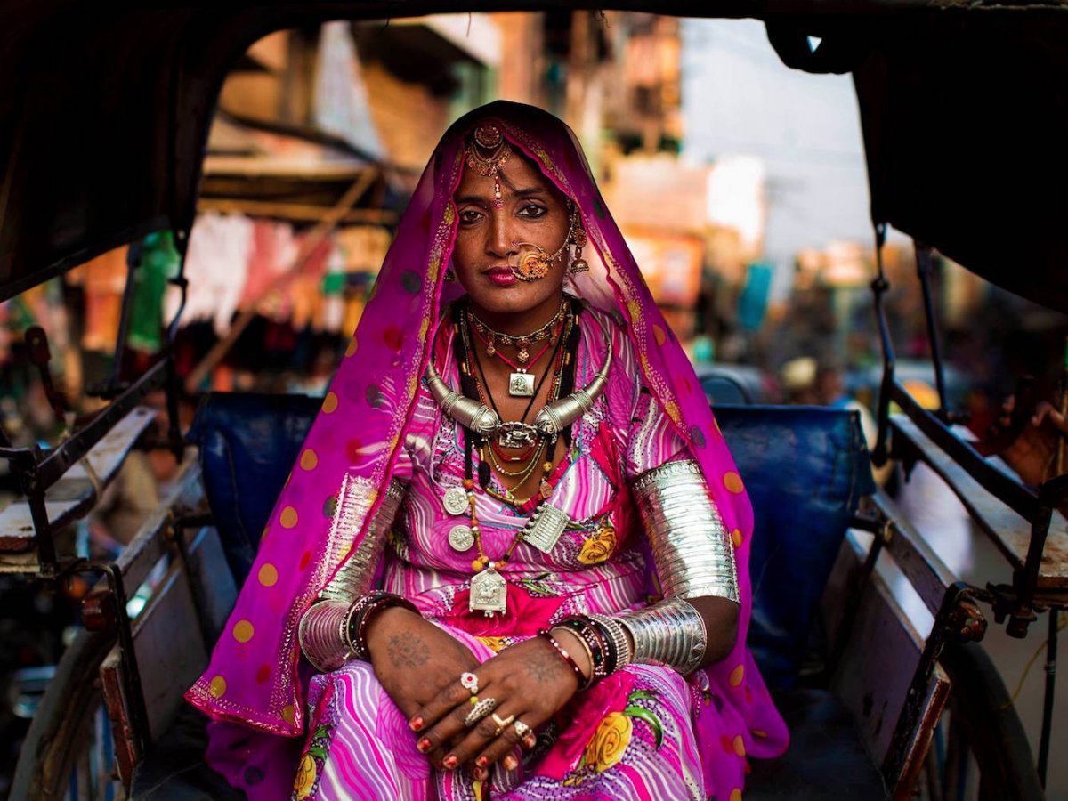 A woman on her way to the market in Jodhpur, India photographed by Mihaela Noroc