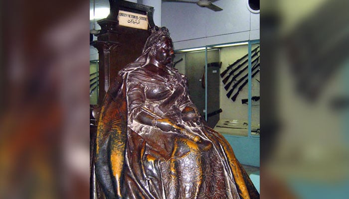 Queen Victoria statue in Lahore Museum