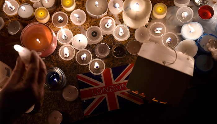 People light candles at a vigil in Trafalgar Square the day after an attack, in London, Britain March 23, 2017. REUTERS/Hannah McKay