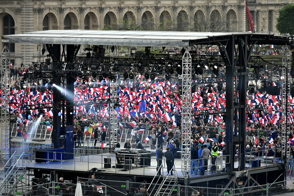 Supporters of the French President-Elect,   Emmanuel Macron wave flags following the   announcement of the results in the second round   of the French presidential election, in Paris,   France, May 7, 2017. REUTERS/Philippe Lopez/Pool