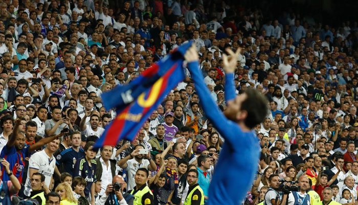 Messi gestures to the crowd after scoring during stoppage time/AFP