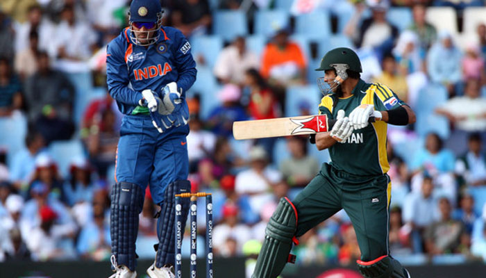 Shoaib Malik in action during Pakistan vs India match in 2009 ICC Champions Trophy/Getty Images 
