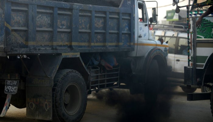 Bus mafia controlling Nepal´s smog-choked capital