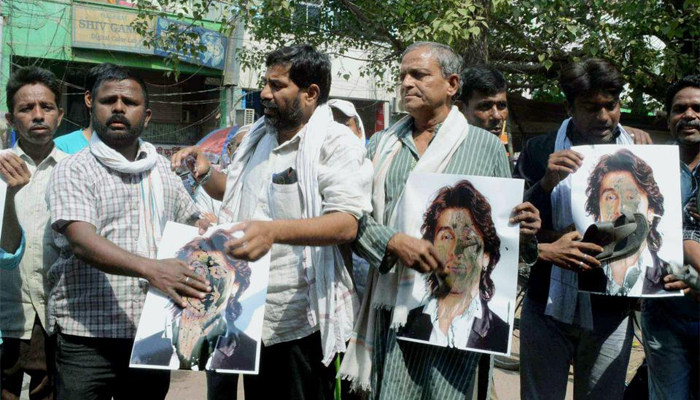 Muslims holding protest against playback singer Sonu Nigam over his controversial comments on Azaan in the mosques in Allahabad. (Image courtesy: Hindustan Times via PTI)