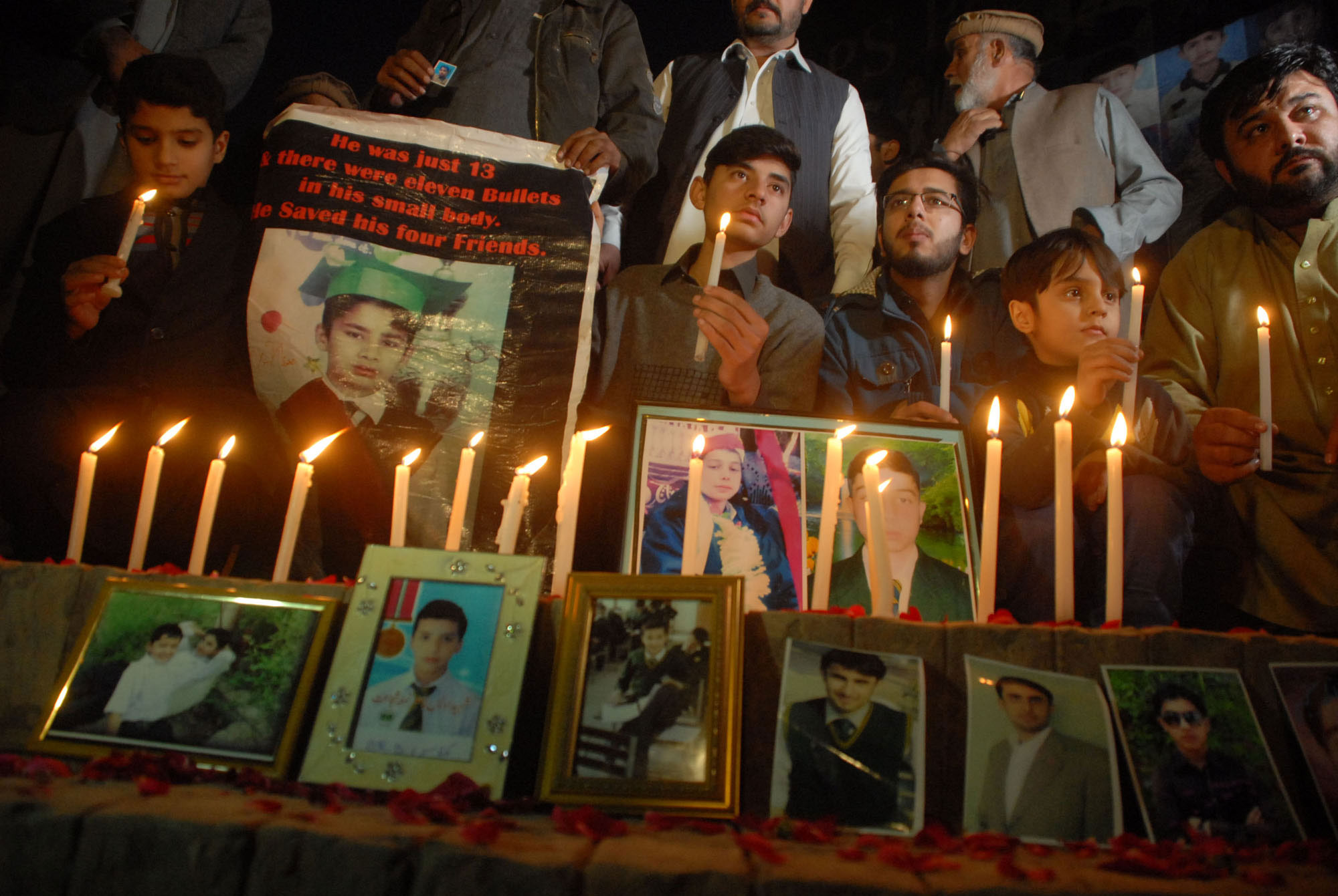 Relatives of students martyred in APS attack hold candlelight vigil on second anniversary of the tragedy at Peshawar Press Club on Dec 15, 2016/PPI