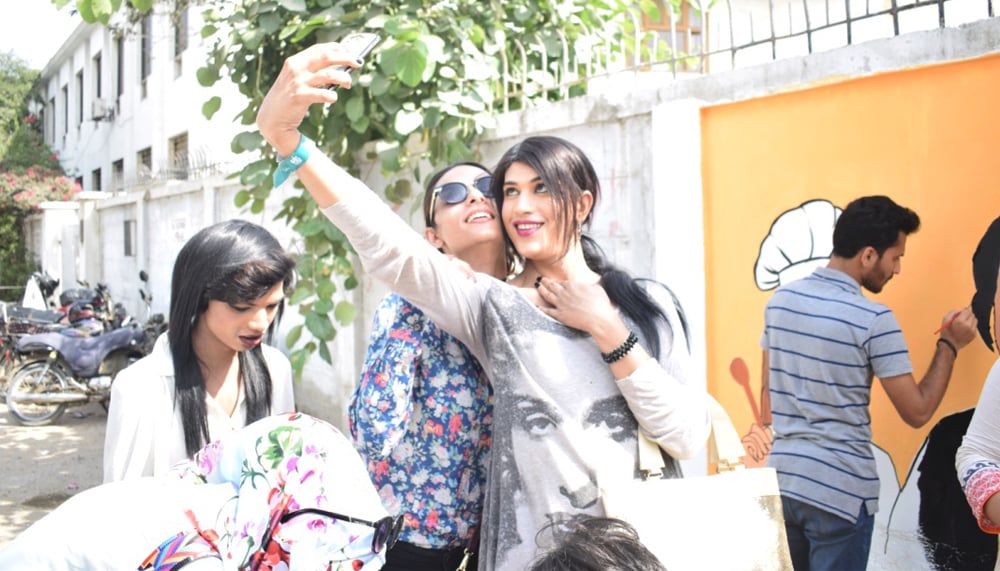 Shilpa takes a selfie with Kami as they take a break to enjoy the latter