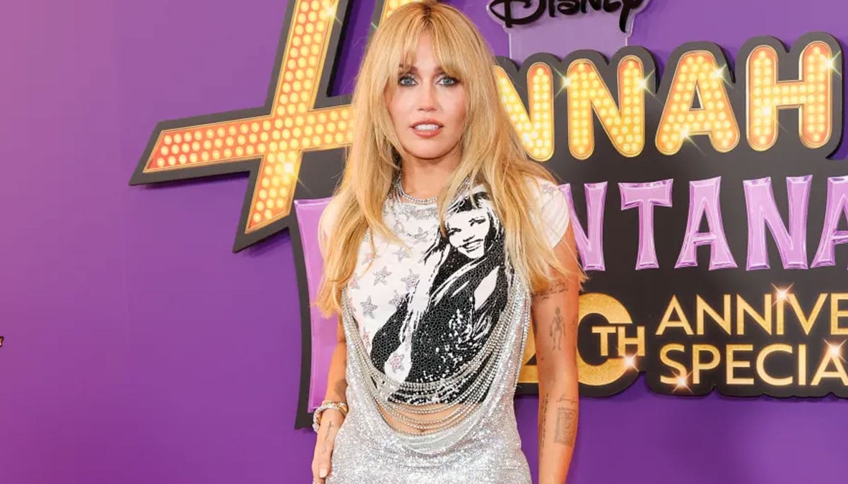 Miley Cyrus makes 'Hannah Montana 20' premiere a family affair