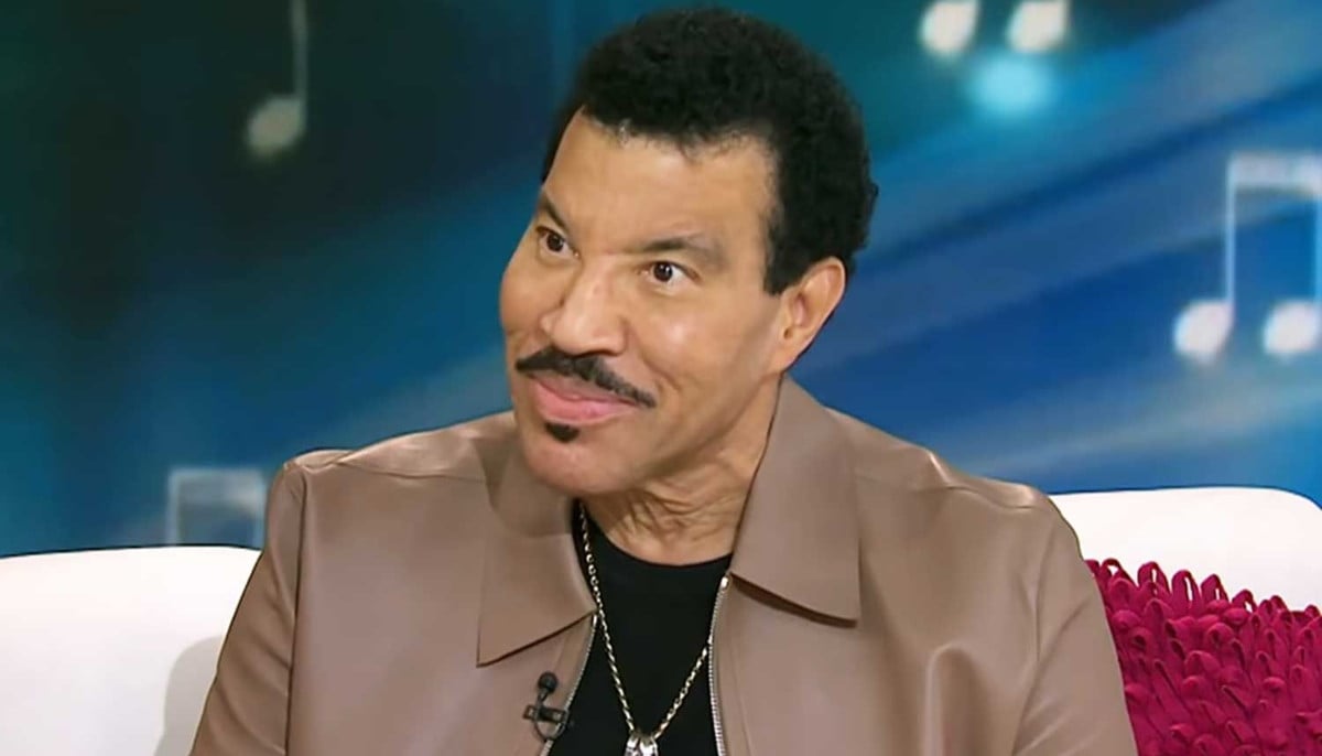 Lionel Richie shares brutal truth about fame: 'Don't look at me'