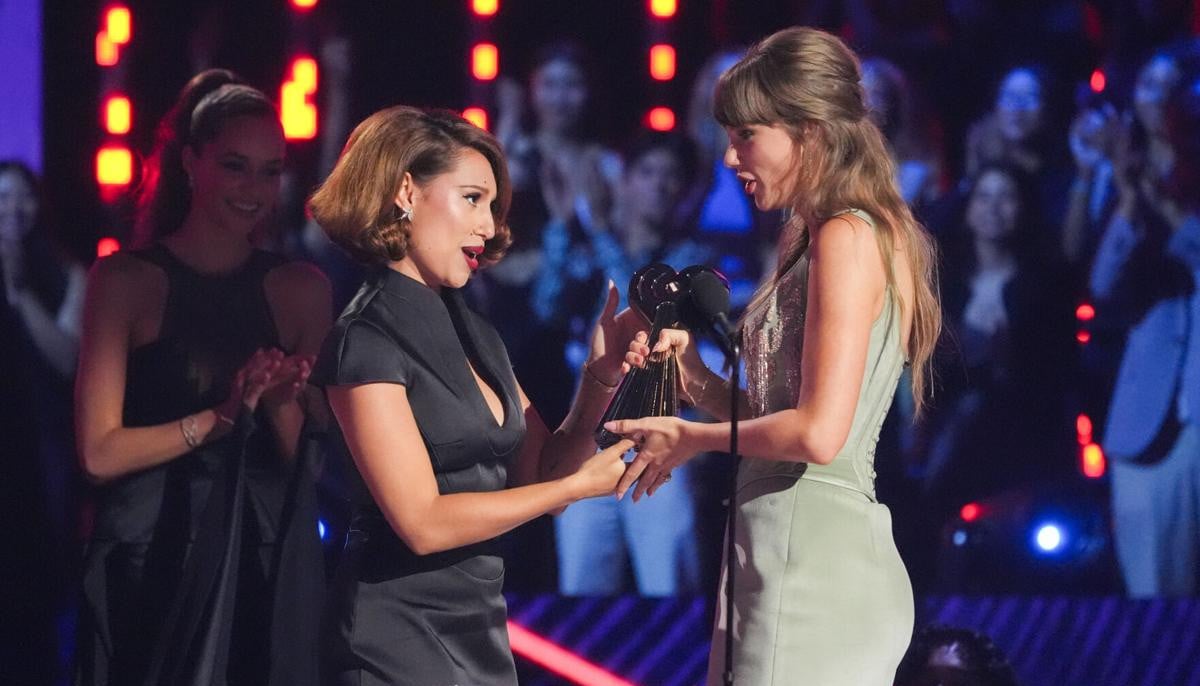 RAYE teases Taylor Swift, Travis Kelce wedding with cheeky hint