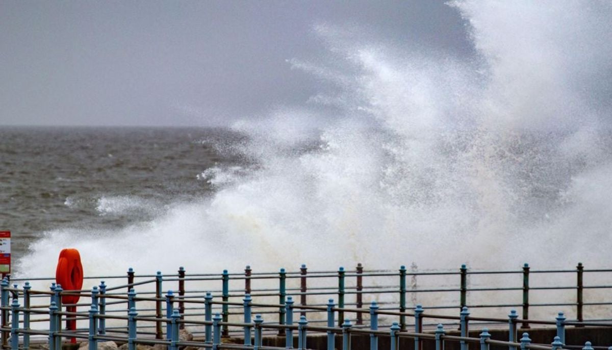 Storm Dave brings 80mph winds, heavy snow, causing Easter travel chaos across UK 