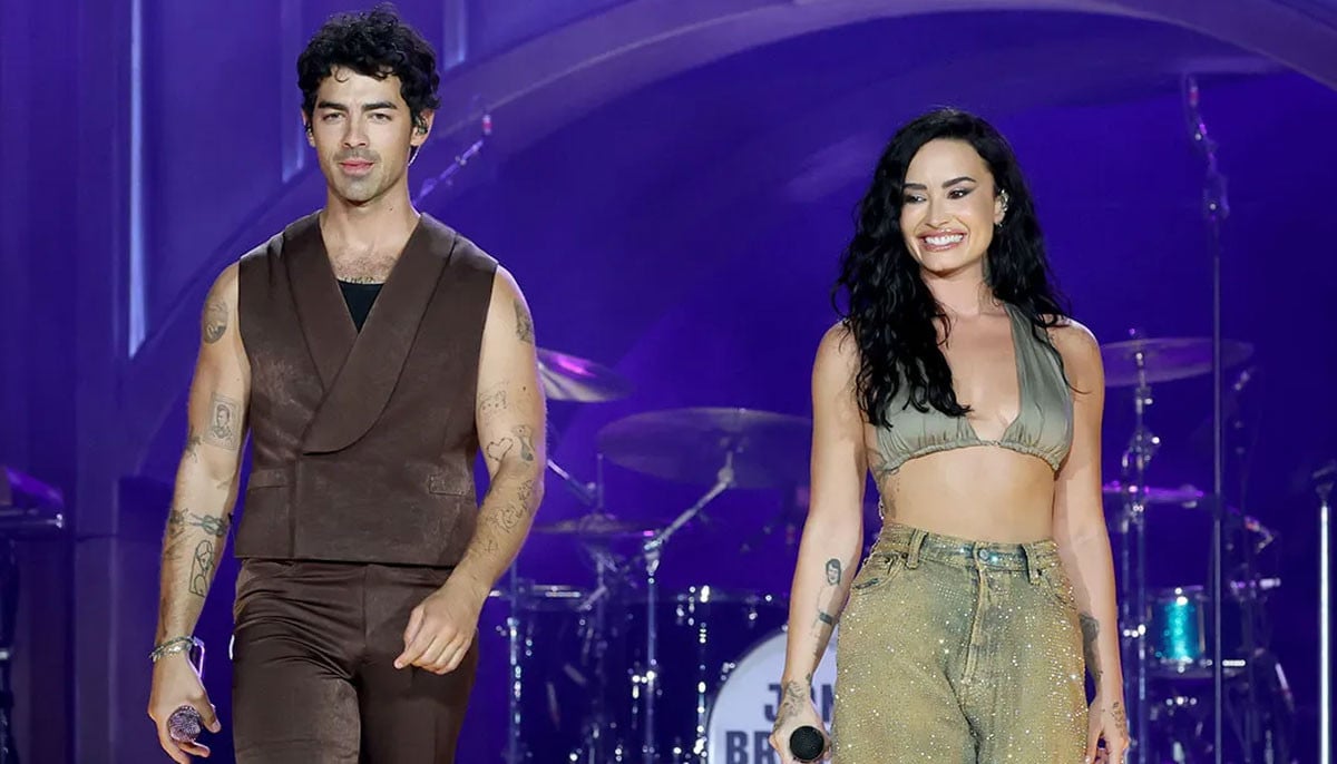 Demi Lovato, Joe Jonas perform 'On the Line' together after 17 years