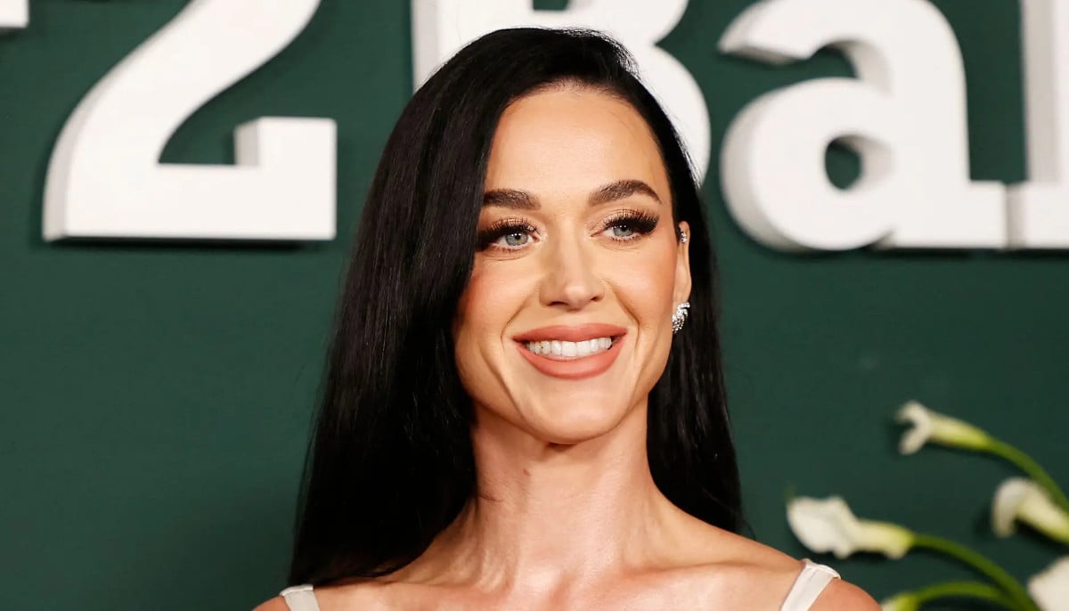Katy Perry confuses fans with unexpected act during getaway