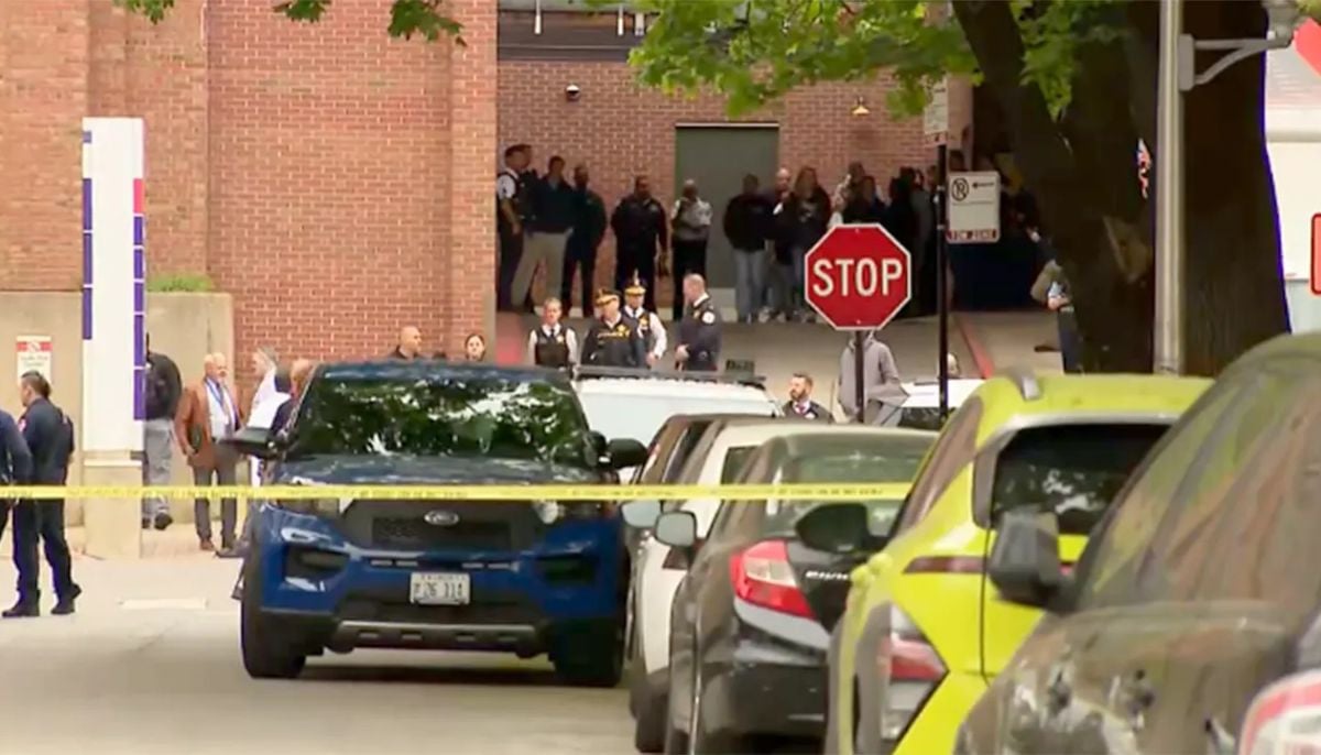 One officer dead, another critical after prisoner opens fire at Chicago Hospital