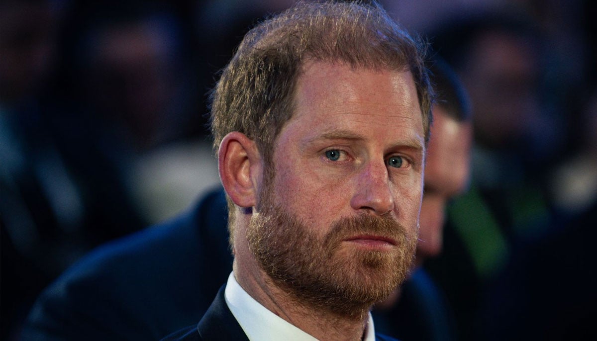 Prince Harry stirs new debate at Palace with bold move: ‘walking liability'