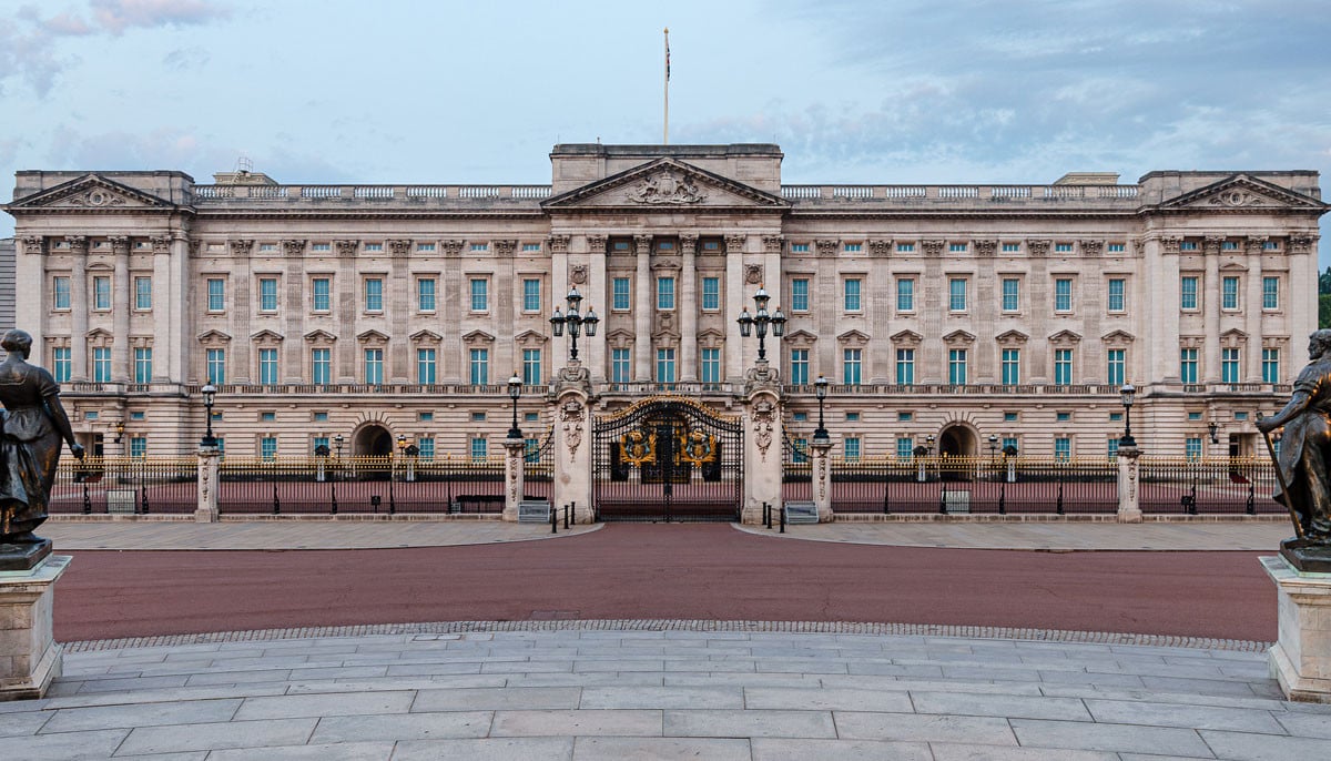 Buckingham Palaces rushes to respond as Trump repeats controversial claims