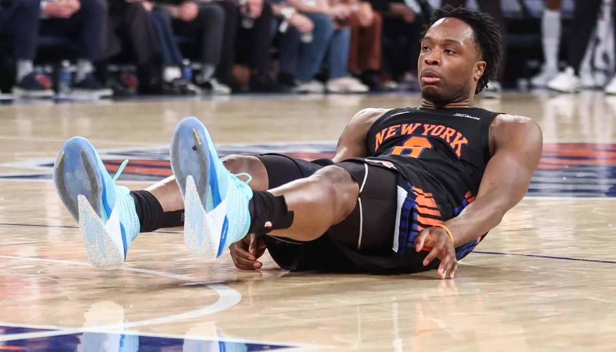 Knicks hold their breath as OG Anunoby leaves Game 2 with injury scare