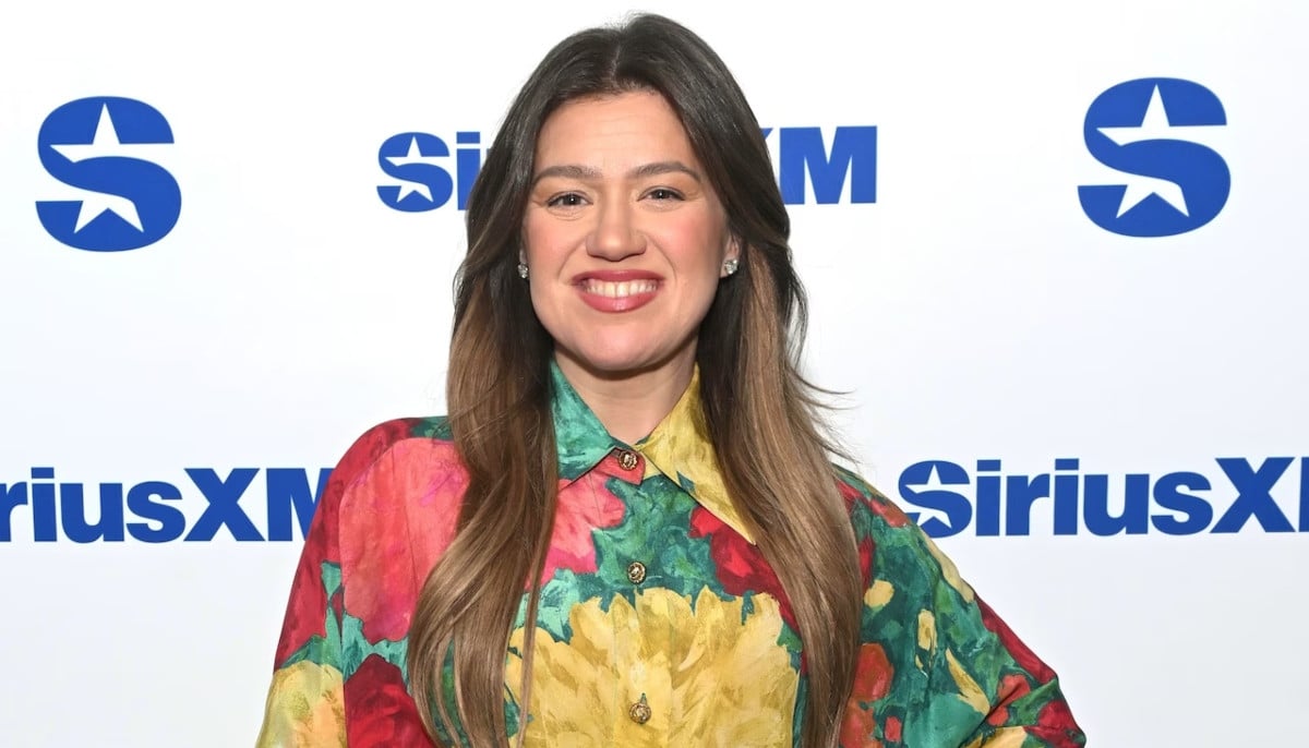 Kelly Clarkson fights back tears during sweet on-air moment