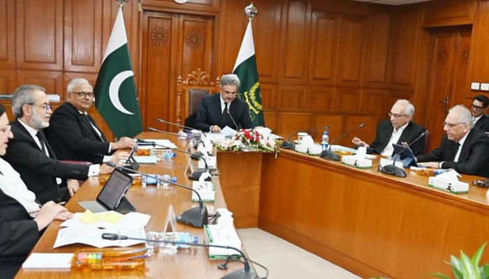 SJC dismisses PTI's complaint against chief election commissioner