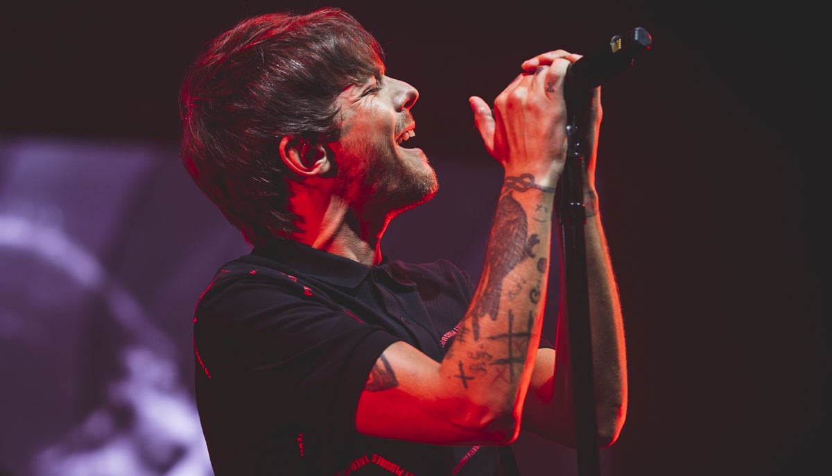 Louis Tomlinson fears voice issues before concert: Watch