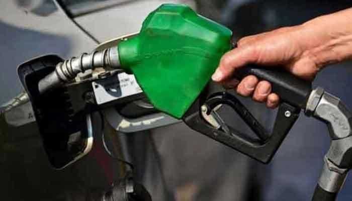 Govt cuts petrol price by Rs4, diesel Rs2 per litre