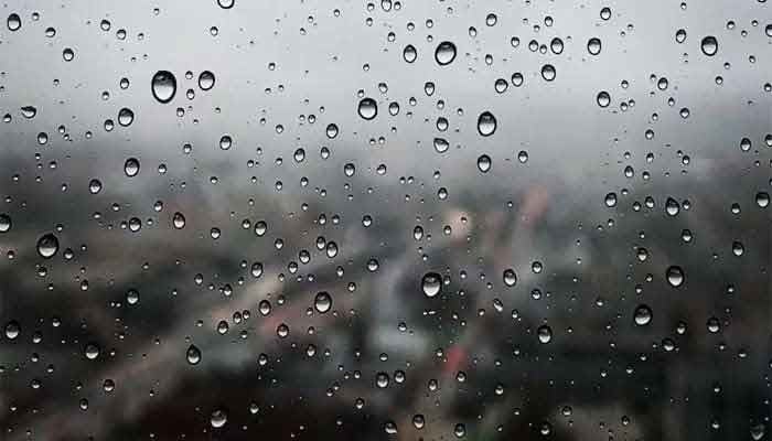 Light rain turns weather pleasant in Karachi