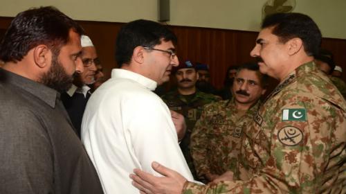 COAS meets families of Peshawar attack martyrs 