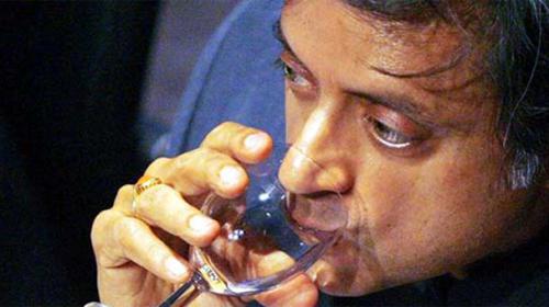 Indian police grill Shashi Tharoor over wife´s murder