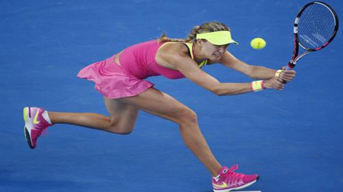 Dominant Bouchard powers into Open third round