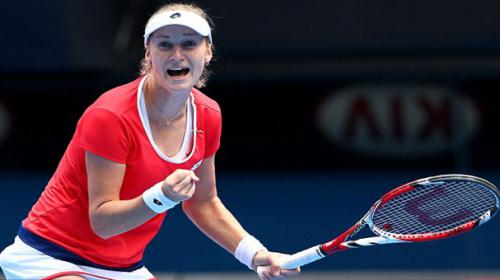 Dark horse Makarova thunders into Open semis