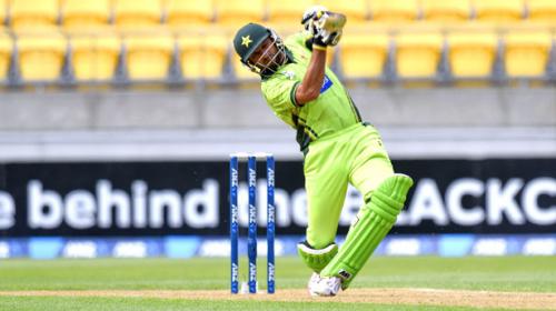 Afridi blitz lifts Pakistan to 210 v New Zealand