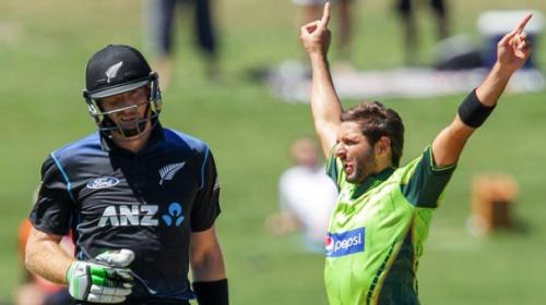 Pakistan face 370-run target to level series against New Zealand 
