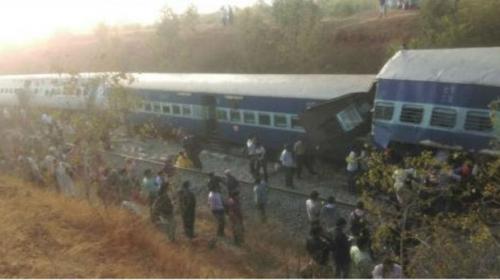 Train crash kills at least 10 in India