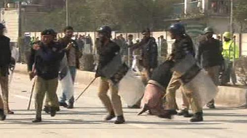 Police baton charge jail wardens protesting outside KP Assembly 