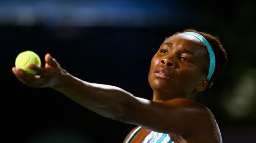Venus outshines new star in title defence opener